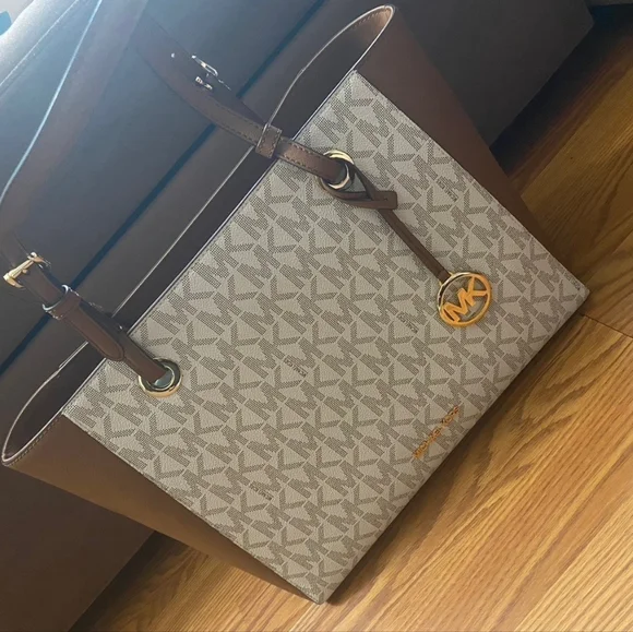 NWT Michael Kors Signature Logo Purse